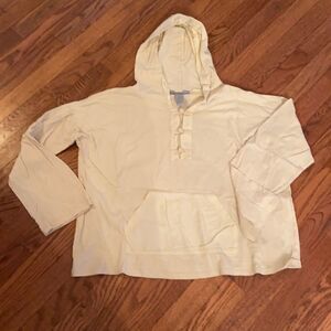 Nurture top size M with front pockets comfortable